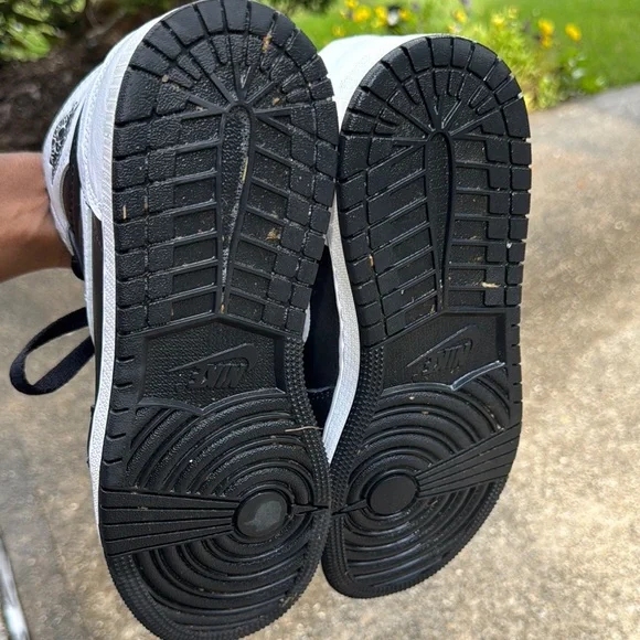 🥳🥳 Nike Air High-Top Black and White Sneakers - Picture 6 of 6